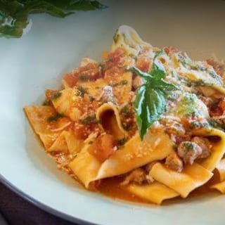 Pappardelle Ragu e pesto